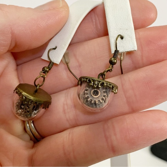 Steam punk dangle earrings gears in glass dome - Picture 3 of 11
